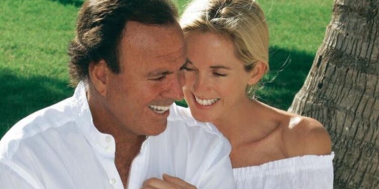 Julio Iglesias y Miranda Rijnsburger ya tienen fecha para declarar en Miami por la demanda de seis millones de euros