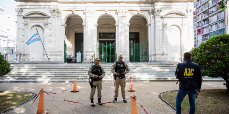 Se hizo pasar por juez federal para acceder a datos penitenciarios, lo detuvieron y ahora lo investigan por posibles nexos narcos