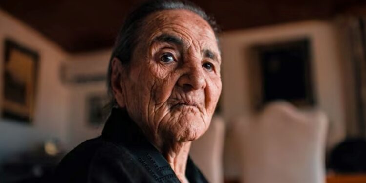 María Antonietta, a los 101 años, explica por qué nunca tenemos suficiente: «Si tenemos un dedo, queremos cuatro»