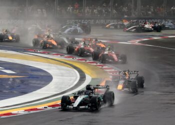 Franco Colapinto abandonó en la Sprint del Gran Premio de Singapur de Fórmula 1: Max Verstappen lidera la carrera