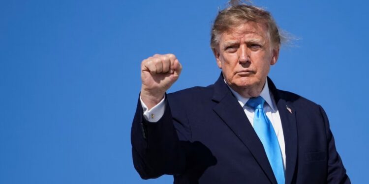 EN UNA BASE MILITAR: Trump autorizó el fusilamiento de un psiquiatra condenado por matar a 13 personas