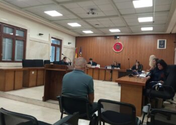 Un hombre niega haber violado a su pareja pero reconoce que le miró los genitales para ver si había estado con otros