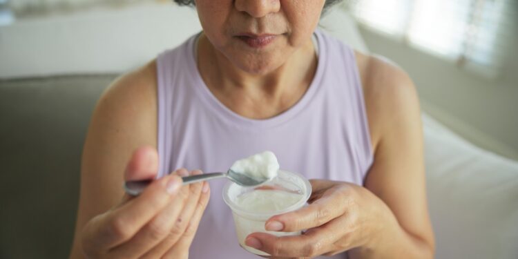 Sandra Moñino, nutricionista, presentó la receta rápida sin gluten: «La merienda perfecta no es un bocadillo, sino este pan hecho con almendras y yogur griego»