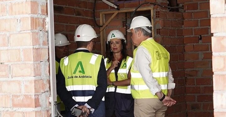 La empresa pública de vivienda del Gobierno andaluz, que ha construido 237 pisos públicos desde 2019, se gasta 18.125 euros en patrocina un concurso de caballos