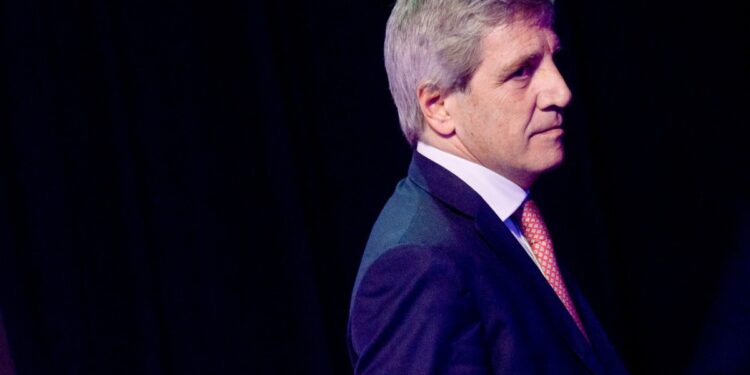 Se apunó Caputo: el ministro sufrió una descompensación durante la visita del presidente Milei a Catamarca