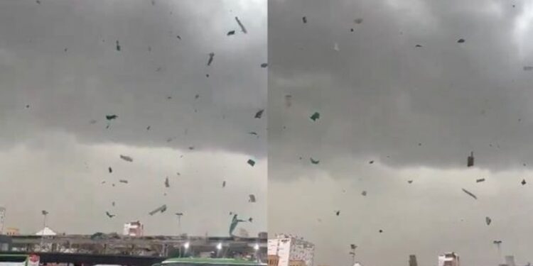 DECLARON ALERTA ROJA: Temporal en Chile: se voló el techo de una terminal de ómnibus
