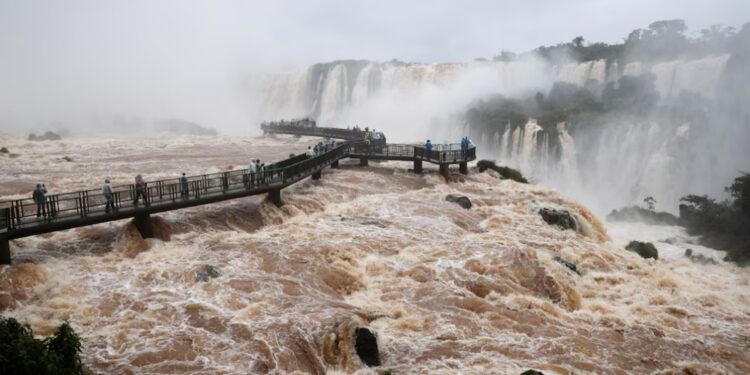 FENÓMENO DEL NIÑO: Otra vez habrá restricciones en las Cataratas del Iguazú por la crecida del río