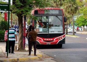 TRANSPORTE EN CORRIENTES: Suspenden el paro de colectivos en Corrientes tras el pago de salarios