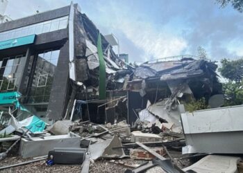 MUNDO : Susto de un argentino en el terremoto de Panamá: «Las paredes flameaban»