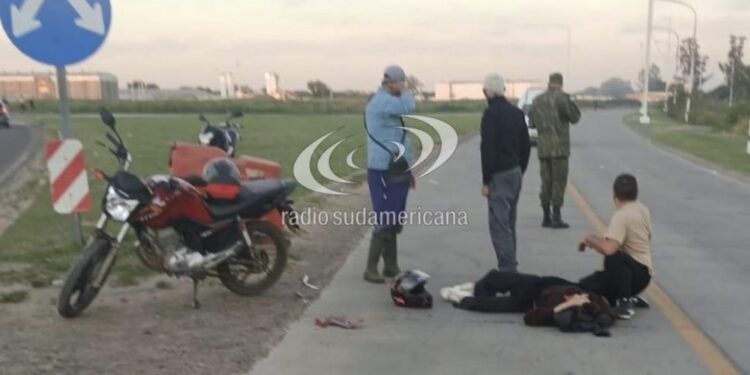 ACCESO A CORRIENTES: Conductor con 2,62 g/l de alcohol chocó a dos motociclistas y huyó