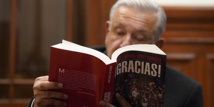 López Obrador suma más de 20 libros en cuatro décadas: de la historia de Tabasco al Humanismo Mexicano