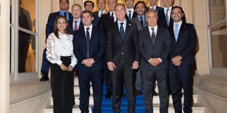 Desdoblamientos en cascada: con la reforma electoral aún trabada, 20 de las 24 provincias despegarán su elección de la nacional