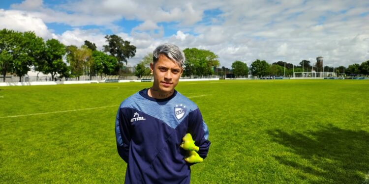 La emotiva historia de Enzo Cejas: de vender en la calle y casi dejar el fútbol a brillar en la Reserva de Quilmes