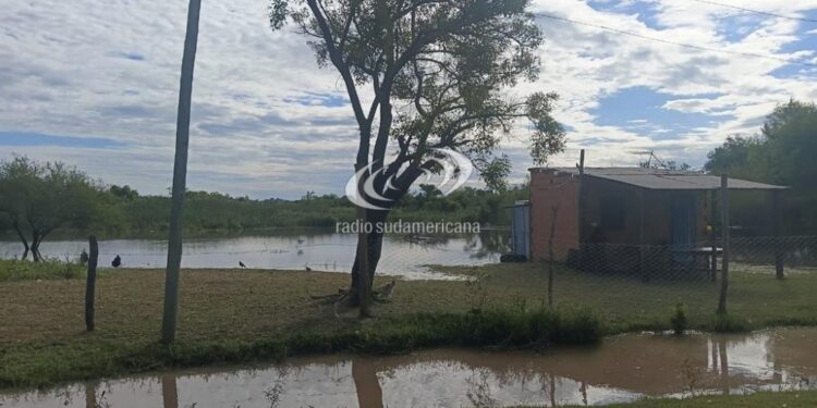 CRECIDAS EN CORRIENTES: Puente Pexoa bajo agua: el Riachuelo se desbordó y anegó caminos