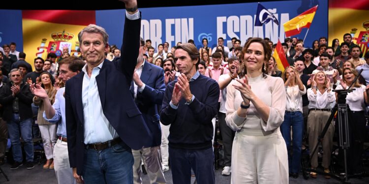 Ayuso vuelve a arremeter contra el voto por correo en el acto inaugural de la precampaña del PP: afirma que teme “trampas” porque en 2023 hubo gente que no recibió papeletas