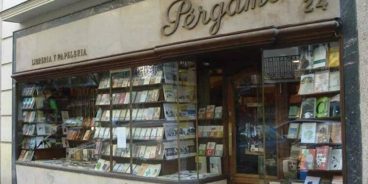 La Librería Pérgamo, la más antigua de Madrid, cerrará sus puertas por la presión inmobiliaria: “Tenemos hasta el 17 de noviembre”