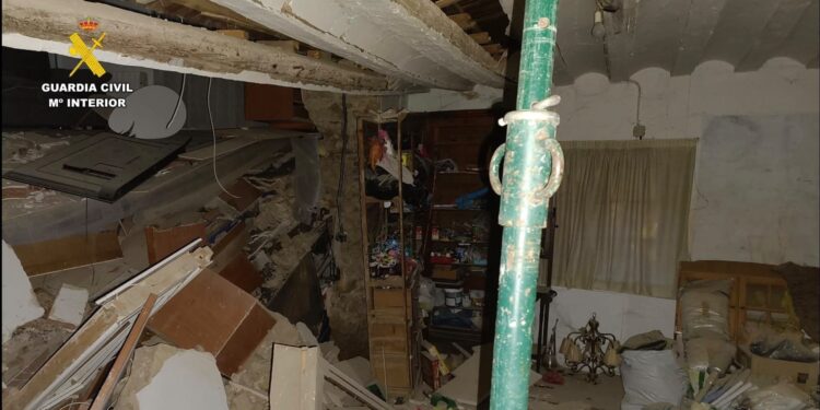 Una cueva desconocida bajo el bar, posible causa del derrumbe en San Vicente de la Sonsierra (La Rioja)