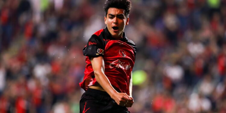 Liverpool iría por Gilberto Mora con una oferta millonaria, según Football Insider