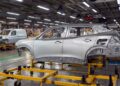 La empresa dueña de Fiat y Peugeot no descarta cerrar sus dos plantas industriales en la Argentina