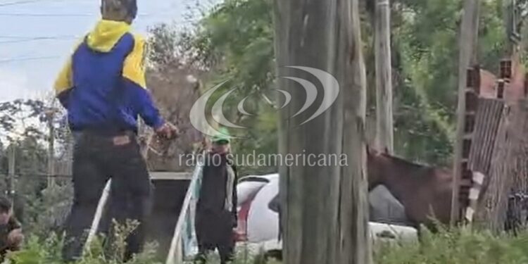 BARRIO LOMAS DEL MIRADOR: Feroz enfrentamiento con armas de fuego y piedras entre vecinos