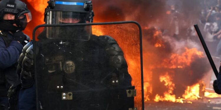 PARÍS Y ESTRASBURGO: Nuevos disturbios en Francia por las protestas estudiantiles