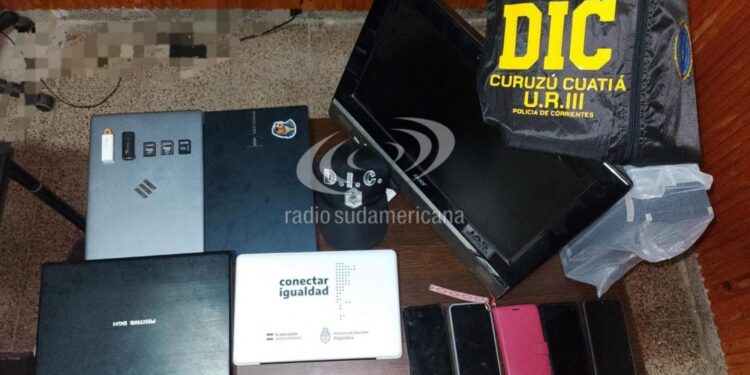 OPERATIVO EN CURUZÚ CUATIÁ: Grooming: allanaron una casa y secuestraron celulares y computadoras