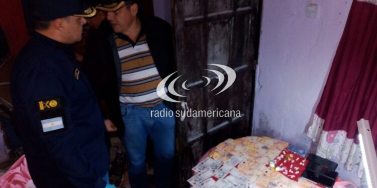 LUCHA CONTRA EL NARCOMENUDEO: Monte Caseros: dos operativos con detenidos y secuestro de drogas
