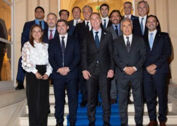 ARGENTINA WEEK : Valdés junto a otros gobernadores se reunió con Santilli en París
