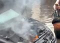 OCURRIÓ EN LA LOCALIDAD DE CASEROS: Buenos Aires: se le incendió el auto en medio de una inundación