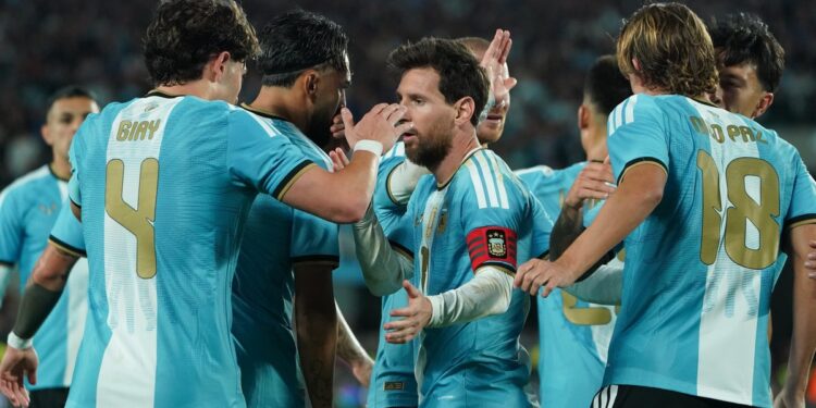 Messi se despidió a lo Messi: un gol y dos asistencias para su última victoria en la Selección