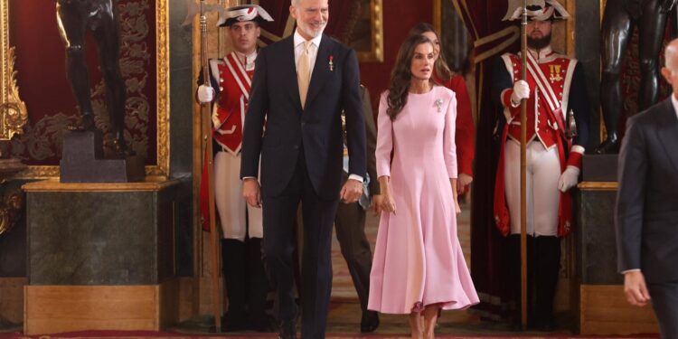 Visita de los reyes Felipe VI y Letizia a Ceuta, en directo: última hora del viaje oficial y reacciones en la campaña electoral y Marruecos
