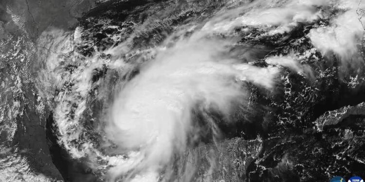 Huracán Isaías EN VIVO: el ciclón disminuyó a categoría 1 tras tocar tierra y azota a Florida con vientos de 145 km/h
