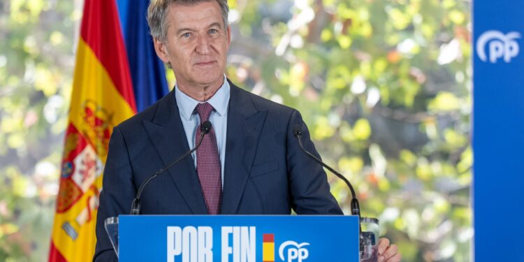 Feijóo ante su segunda, mejor y última oportunidad: Sánchez está en la lona a 50 días para las elecciones, pero hay un riesgo en su relación con Vox
