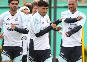 «No podía ni mirarlo a los ojos»: la increíble anécdota de Román Vega con Lionel Messi en la Selección Argentina