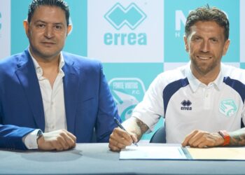 El Papu Gómez fue presentado en un club de la Segunda División de los Emiratos Árabes Unidos