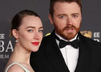 Saoirse Ronan habla sobre si su marido, Jack Lowden, será el nuevo James Bond: “Estamos más centrados en pasear a nuestro perro que en eso”
