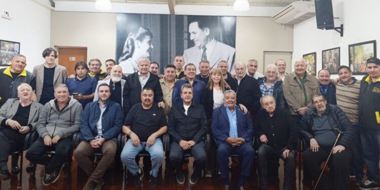 En tono electoral y en medio de especulaciones internas, Sergio Massa sumó otra foto política: visitó a los gremios de las 62 Organizaciones Peronistas
