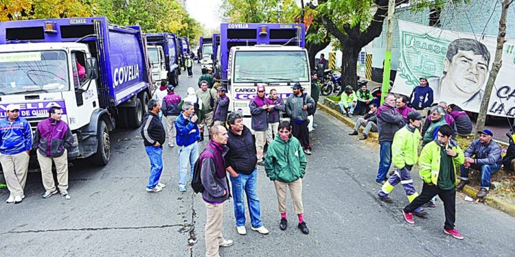 Covelia, la empresa ligada a los Moyano, puso un pie en el negocio de la basura en Panamá