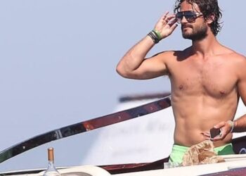 Carlos Felipe de Suecia, el príncipe que muchos comparan con Henry Cavill: su atractivo y elegante estilo conquistan a Europa
