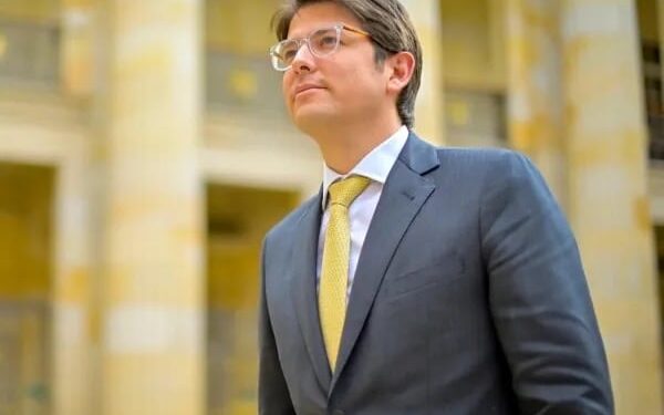 Revelan detalles de los chats en los que advertían sobre el atentado contra Miguel Uribe: “No puedo permitir que les llegue a pasar algo”