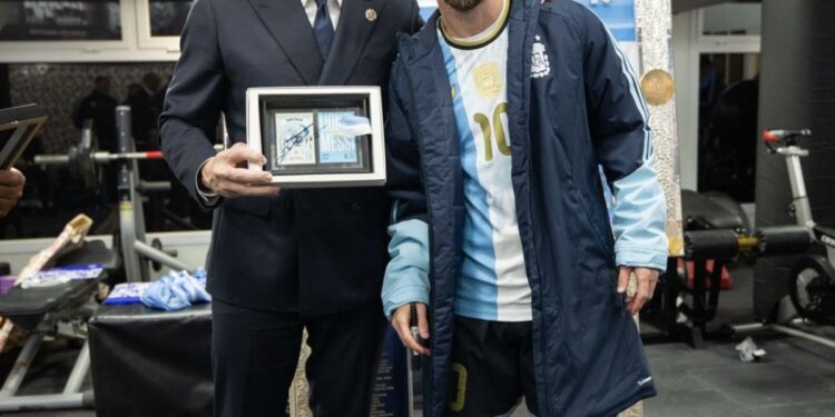 Los históricos y lujosos regalos de Alejandro Domínguez para Messi tras su despedida en la Seleccion