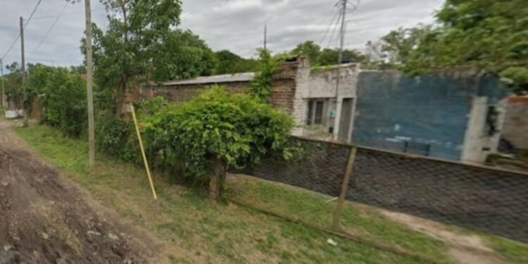 Brutal crimen en Moreno: matan a un mecánico de 20 puñaladas y con una bolsa en la cabeza, y detienen a su esposa y a una hija