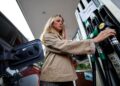 La inflación trepa al 4,9% en septiembre y obliga al Gobierno a mantener el descuento de 20 céntimos en los combustibles