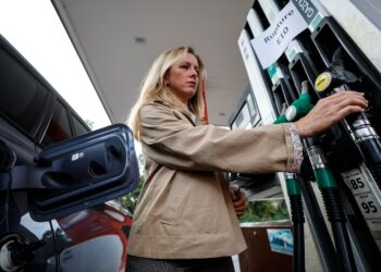 La inflación trepa al 4,9% en septiembre y obliga al Gobierno a mantener el descuento de 20 céntimos en los combustibles
