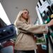 La inflación trepa al 4,9% en septiembre y obliga al Gobierno a mantener el descuento de 20 céntimos en los combustibles
