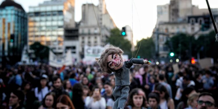 Tras el fallo judicial a favor, los rectores de las Universidades nacionales llevan su reunión mensual a Plaza de Mayo este miércoles