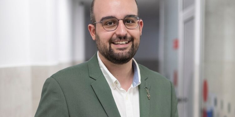 Víctor Ballesteros, profesor y filósofo: “Se ha puesto de moda la pseudoética estoica, porque eso no es estoicismo de verdad”