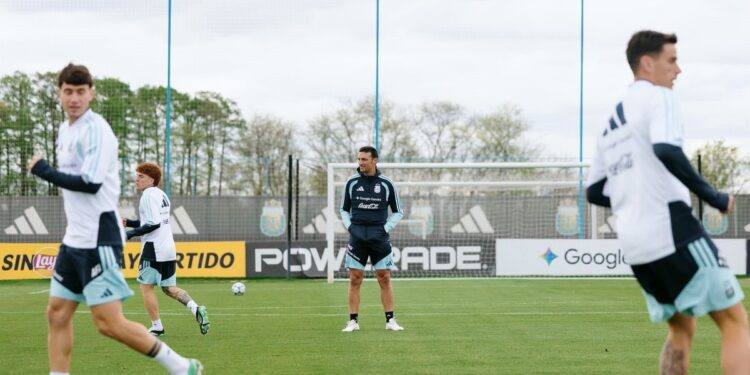 Argentina volvió a los entrenamientos luego del triunfo ante Bolivia