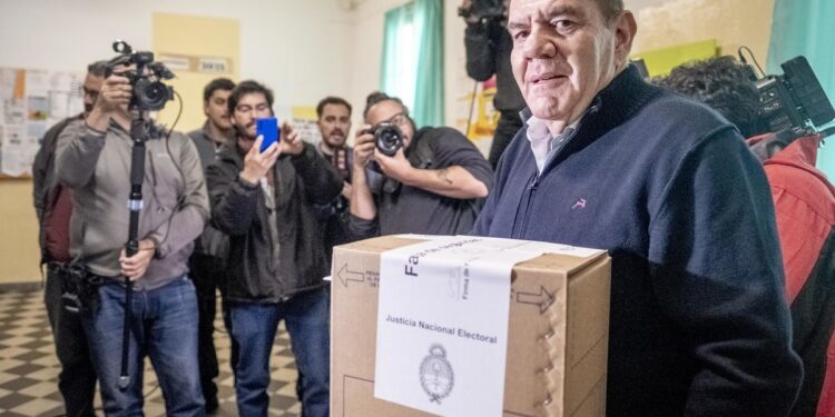 Guillermo Montenegro deja su banca en el Senado de la Provincia y regresa a Mar del Plata para terminar su mandato