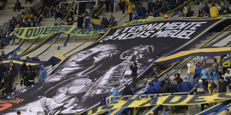 El trapo especial de la hinchada de Boca dedicado a Russo a un año de su fallecimiento
